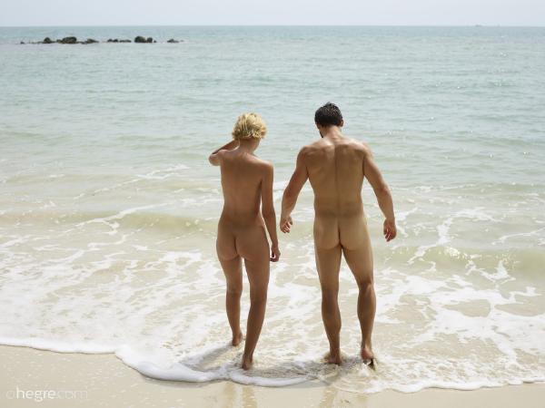 ビーチでセックスするアリエルとアレックス #1