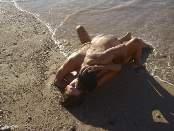 Sexo Charlotta e Alex na praia #56