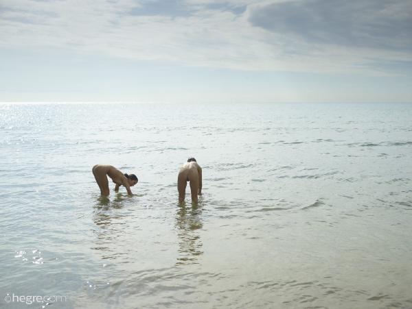 Julietta y Magdalena diversión en la playa #27