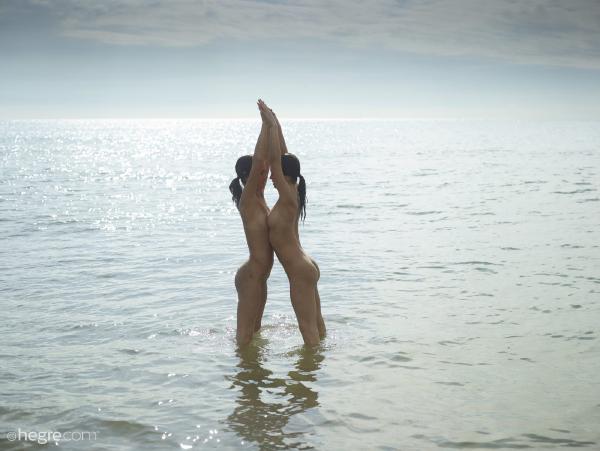 Julietta e Magdalena diversão na praia #31